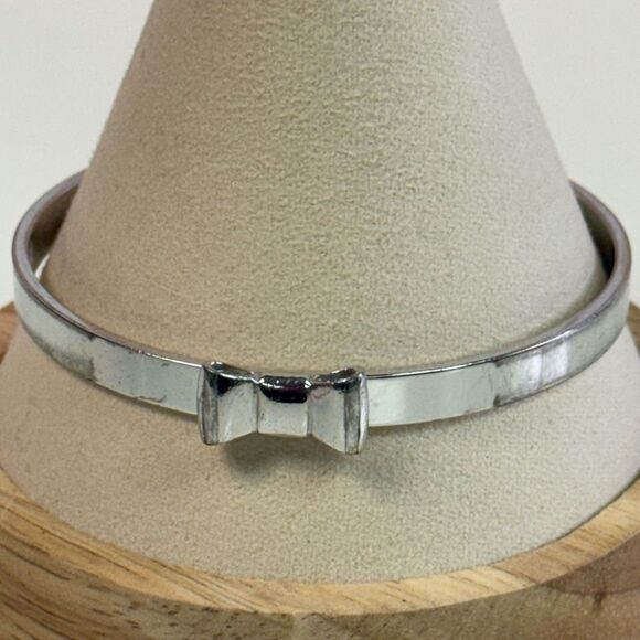 Kate Spade Silver Take A Bow Bangle Bracelet - Picture 1 of 5